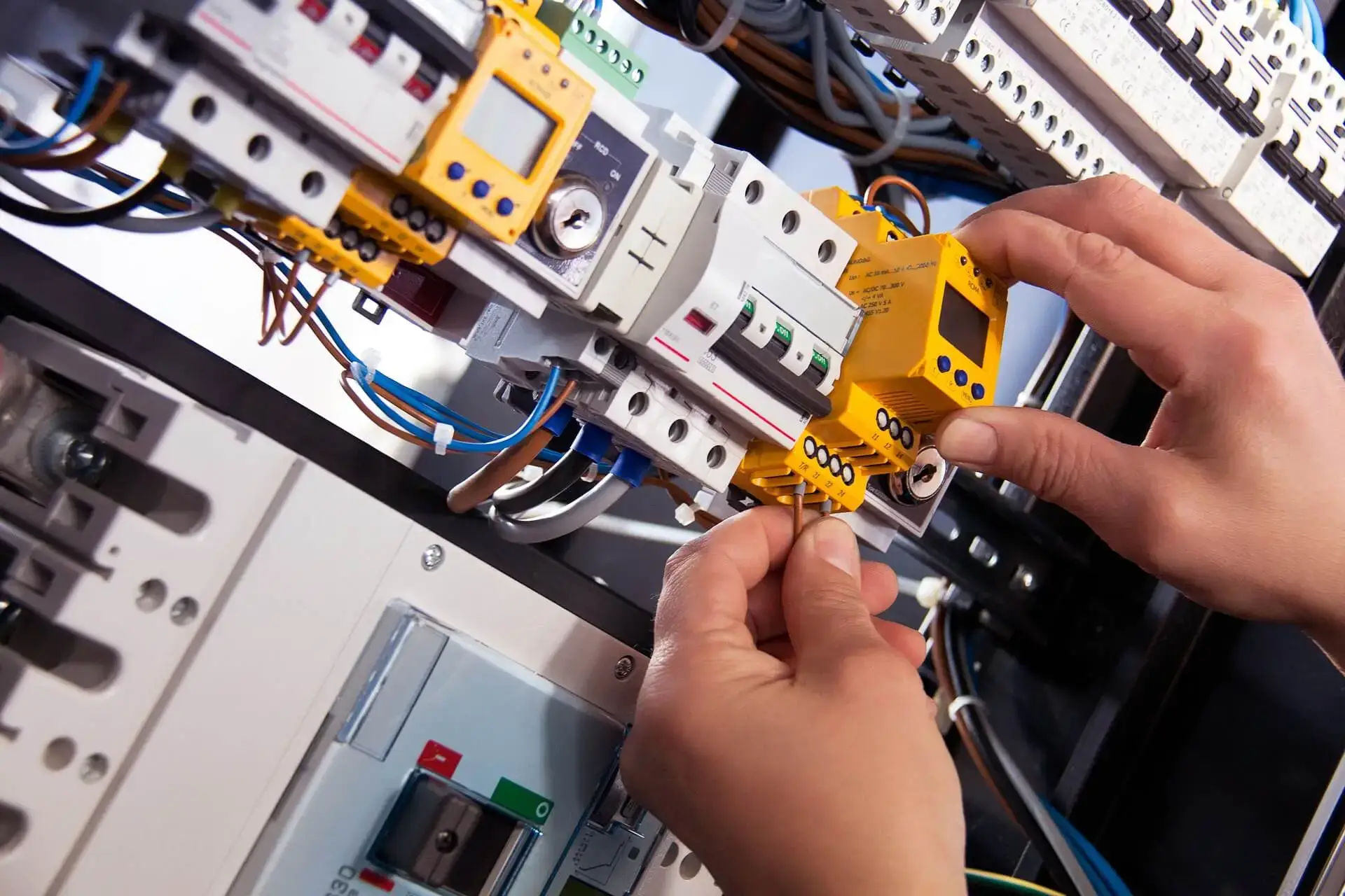Certified electricians in Clapham